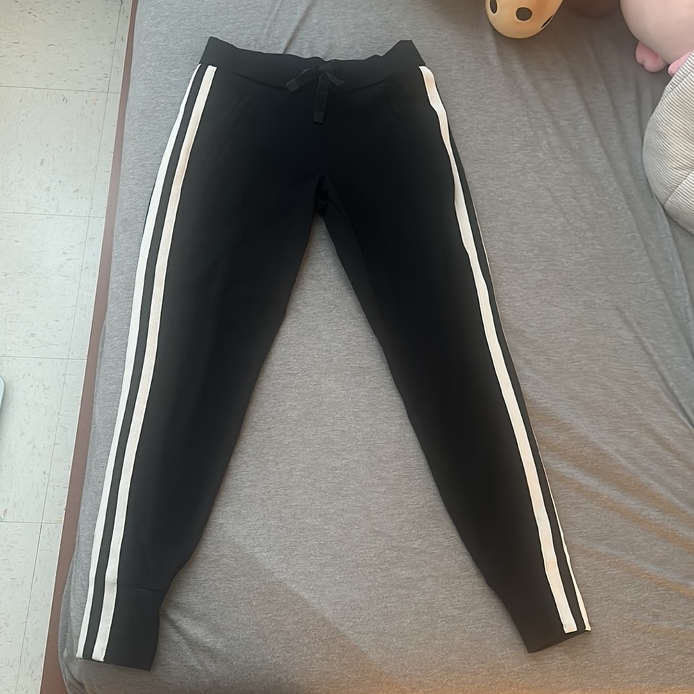 SOLD Athleta joggers in Size XXS - Picture 1 of 17